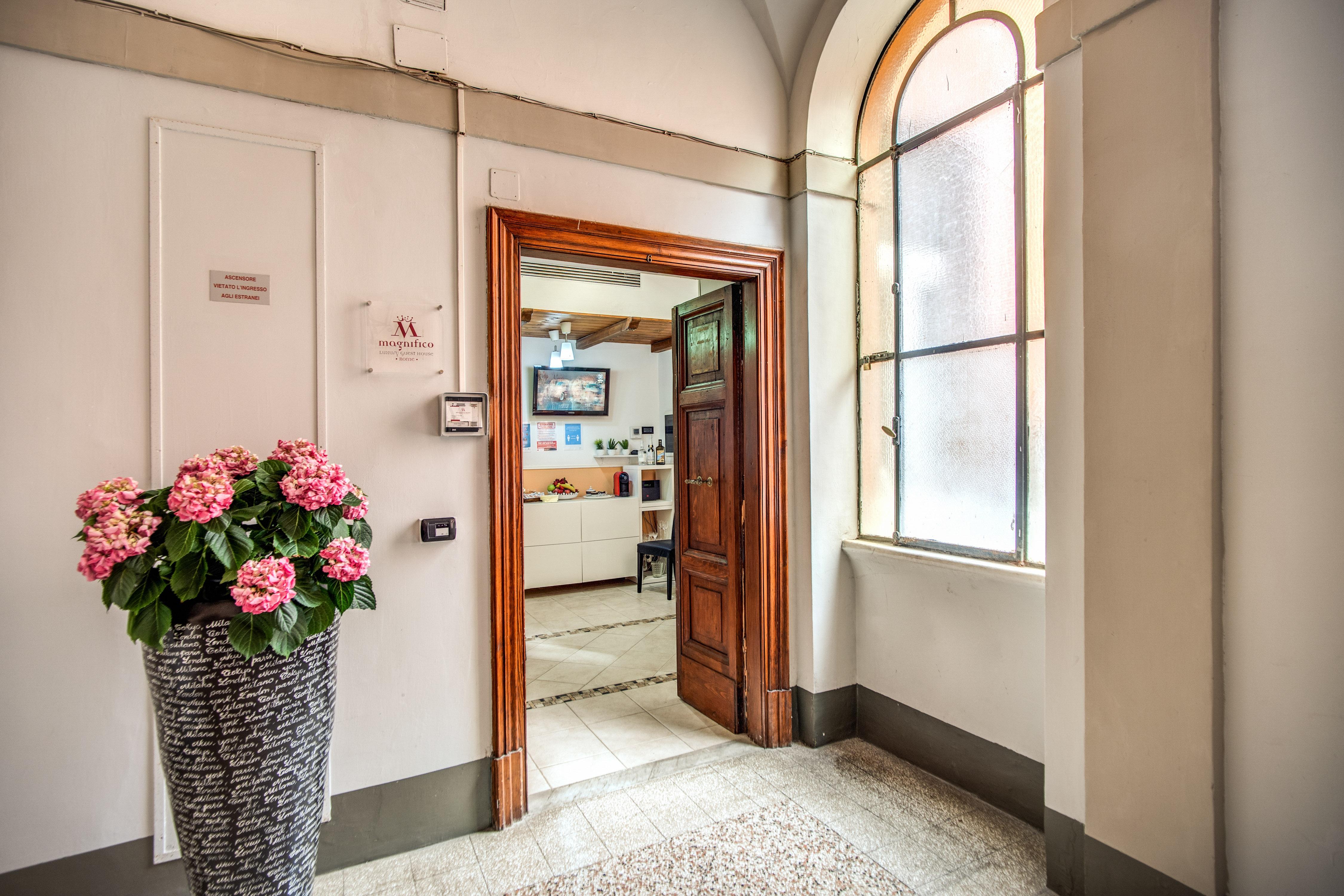 Magnifico Rome Hotel Exterior photo